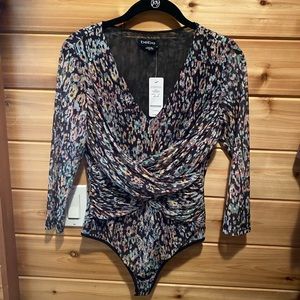 Bebe Printed ruched 3qtr length sleeve bodysuit